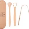 Nutty Green 3-Delige Tongschraper Set Inclusief Opbergcase - Tongreiniging Mondverzorging - Tongreiniger Mondhygiëne - RVS Schraper Voor Schone Tong Reiniging - Tongborstel Tegen Slechte Adem - Zero Waste Lifestyle -Lichaamsverzorging Winkel 1200x1007 2