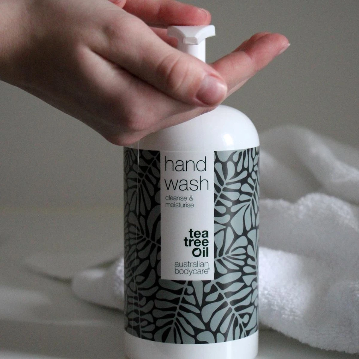 Australian Bodycare Hand Wash 500 Ml - Vochtinbrengende & Effectieve Handzeep Met 100% Natuurlijke Tea Tree Olie - Effectief Tegen Vuil - Houdt De Goede Flora Van De Huid In Balans - Geschikt Voor Alle Huidtypen 9 Australian Bodycare Hand Wash 500 Ml - Vochtinbrengende & Effectieve Handzeep Met 100% Natuurlijke Tea Tree Olie - Effectief Tegen Vuil - Houdt De Goede Flora Van De Huid In Balans - Geschikt Voor Alle Huidtypen - Afbeelding 7