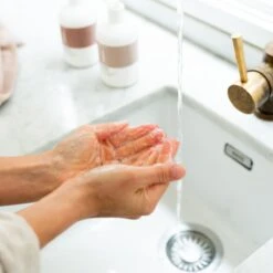 Naïf Reinigende Handzeep - Handverzorging - 2 X 340ml - Met Natuurlijke Ingrediënten -Lichaamsverzorging Winkel 1200x1200 295