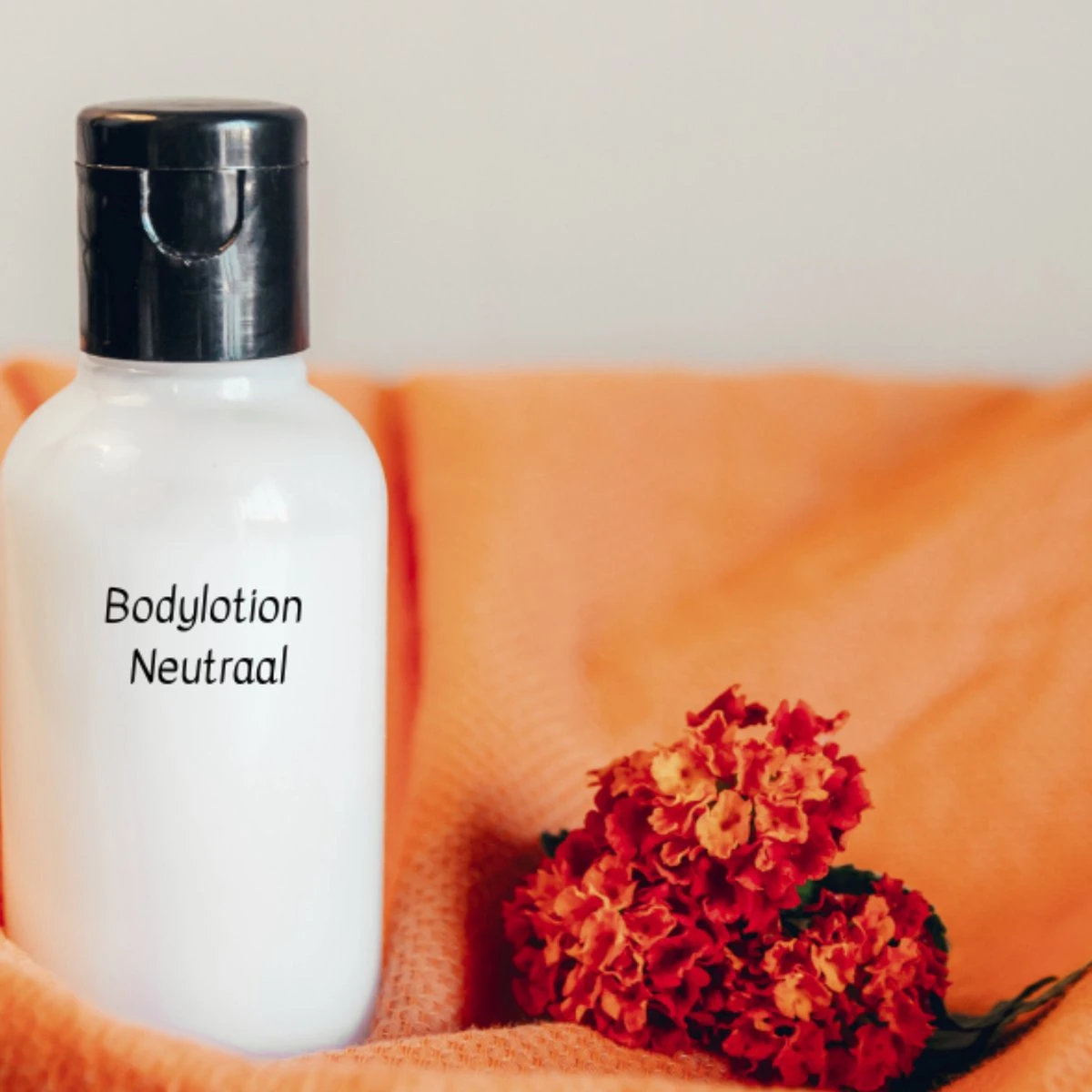 Stichting WietOliePuur - Bodylotion - CBD 10% - Neutraal - 50ml. 3 Stichting WietOliePuur - Bodylotion - CBD 10% - Neutraal - 50ml.