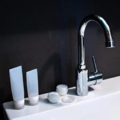 Qpacks - 8-delige Reisflesjes Set Transparant - Vliegtuig Handbagage - Navulbare Reis 100ML Flacons - Incl. Potjes & Etui -Travel - Reisaccessoires -Lichaamsverzorging Winkel 1200x1200 721