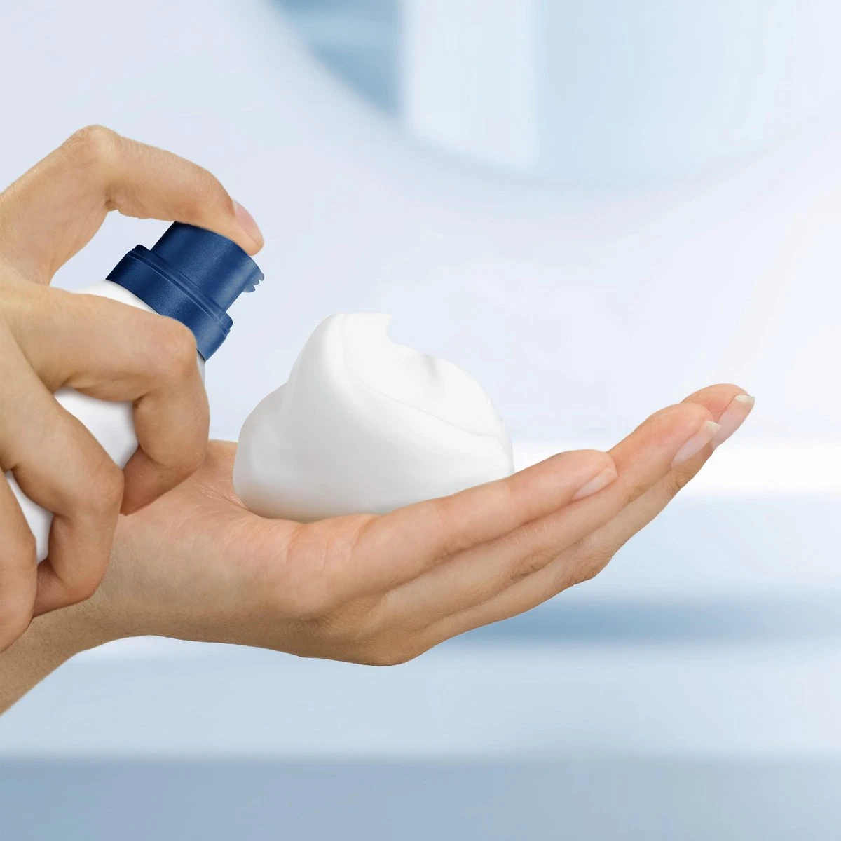 Dove Deeply Nourishing Doucheschuim - 6 X 200ml - Voordeelverpakking 7 Dove Deeply Nourishing Doucheschuim - 6 X 200ml - Voordeelverpakking - Afbeelding 5