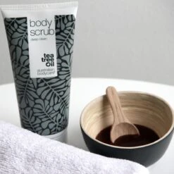 Australian Bodycare Body Scrub 200 Ml - Diep Reinigende Peeling Voor Je Hele Lichaam Met 100% Natuurlijke Tea Tree Olie - Ook Geschikt Als Voetscrub En Te Gebruiken Bij Puistjes Op Je Rug En De Rest Van Het Lichaam -Lichaamsverzorging Winkel 1200x1200 894