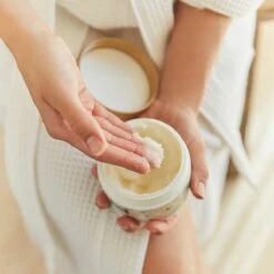 Kneipp Silky Secret - Cream & Oil Body Scrub -Lichaamsverzorging Winkel 1200x1200 897