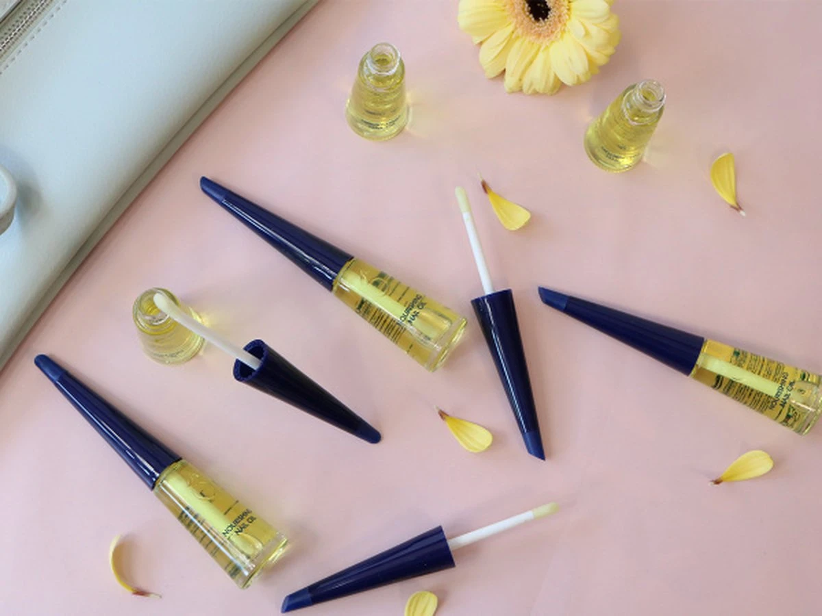 Herome Voedende Nagelolie - Nourishing Nail Oil - Herstelt, Droge, Breekbare Nagels En Maakt Nagels Weer Gezond En Veerkrachtig.- 10ml. 7 Herome Voedende Nagelolie - Nourishing Nail Oil - Herstelt, Droge, Breekbare Nagels En Maakt Nagels Weer Gezond En Veerkrachtig.- 10ml. - Afbeelding 5