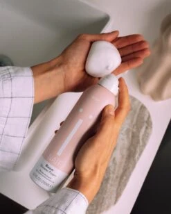 Naïf Family Doucheschuim Showerfoam Set - Voordeelverpakking - Lichaamsverzorging - 2 Stuks - Met Natuurlijke Ingrediënten -Lichaamsverzorging Winkel 962x1200